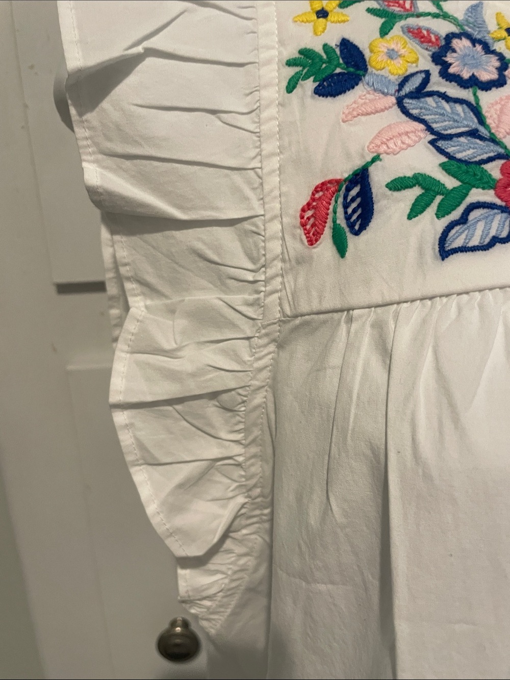 NWT Crown & Ivy  White Sleeveless Embroidered Ruffle Yoke Top - Picture 5 of 12